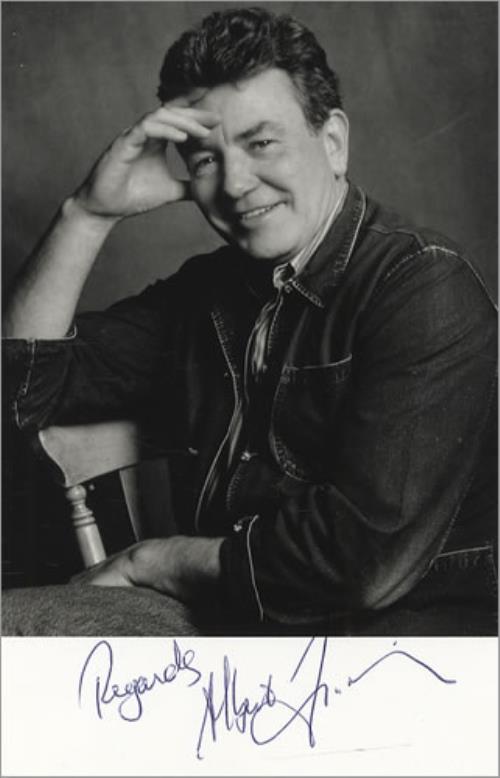 Albert Finney Autographed Publicity Photograph photograph UK *AFPHAU415120