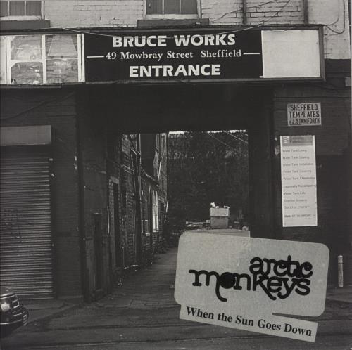 Arctic Monkeys When The Sun Goes Down 7" vinyl single (7 inch record / 45) UK MEO07WH344947