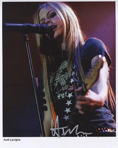 Avril Lavigne Autographed Publicity Photograph photograph UK AVVPHAU325989