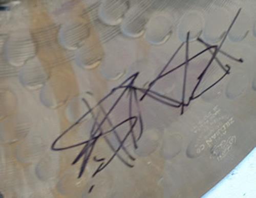 Blink 182 Autographed Cymbol memorabilia US B18MMAU259499