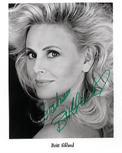 Britt Ekland Autographed Portrait Photograph photograph UK BRIPHAU262453