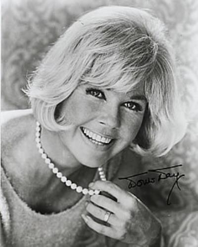 Doris Day Autographed Portrait Photograph photograph UK DRDPHAU259383