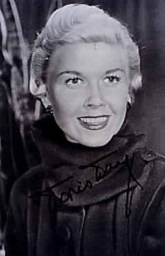 Doris Day Autographed Publicity Postcard photograph UK DRDPHAU260463