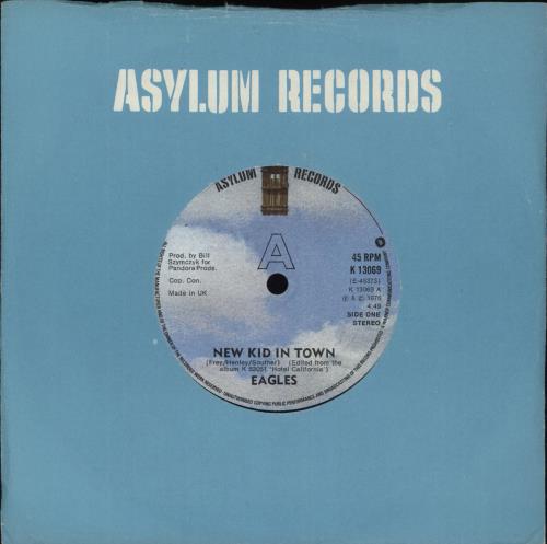 Eagles New Kid In Town - Solid 7" vinyl single (7 inch record / 45) UK EAG07NE565671
