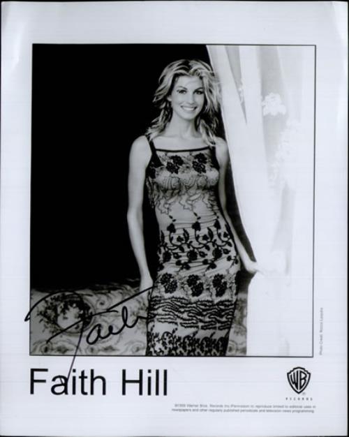 Faith Hill Autographed Publicity Photograph photograph US FHIPHAU518828