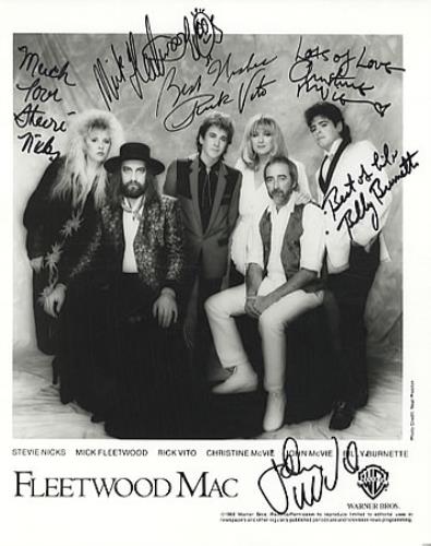 Fleetwood Mac Autographed Publicity Photograph photograph US MACPHAU324279