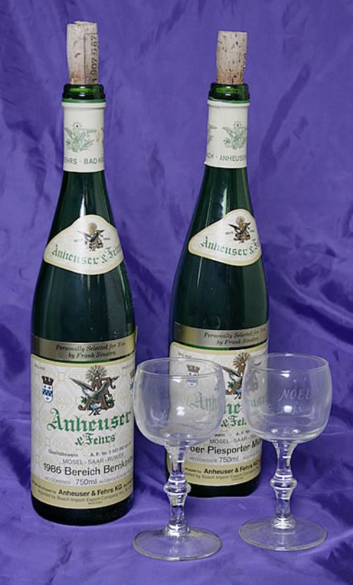 Frank Sinatra Frank Sinatra Christmas Goblets - 1986 memorabilia US FRSMMFR540307