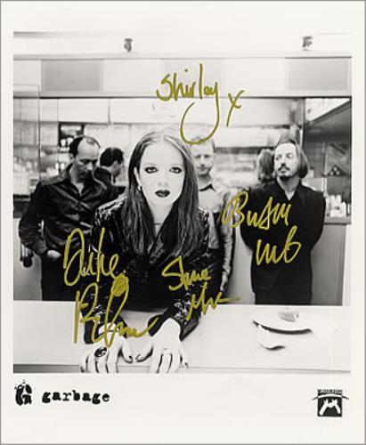Garbage Signed Photo photograph UK GBGPHSI210741