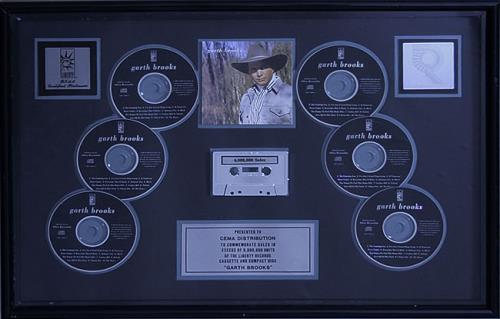 Garth Brooks Garth Brooks - 6 x Platinum award disc US GARAWGA530574