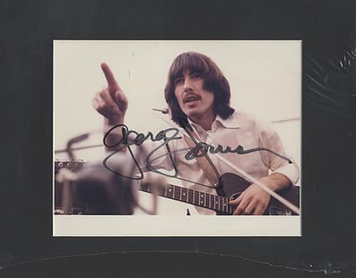 George Harrison Signed Photograph photograph US GHAPHSI335981