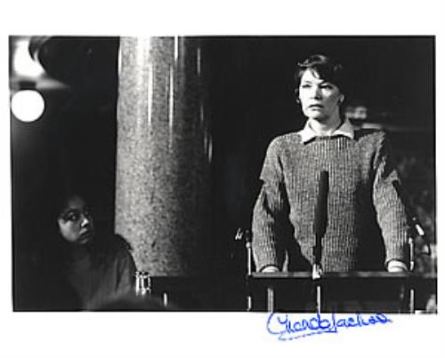 Glenda Jackson Autographed Publicity Photograph photograph UK GJ2PHAU263018
