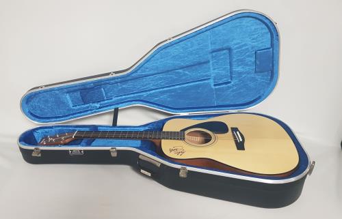 Iron Maiden Autographed Yamaha Acoustic Guitar guitar UK IROGTAU694880