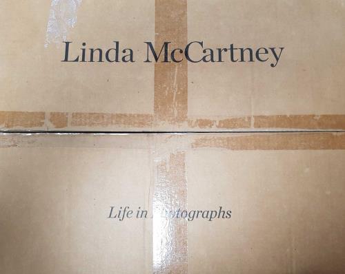 Linda McCartney Linda McCartney: Life in Photographs - Artist's Proof #91 book UK LMCBKLI707604