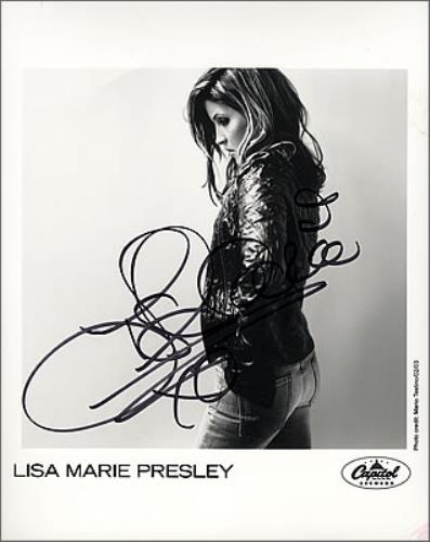 Lisa Marie Presley Signed Photograph photograph US L.MPHSI372143
