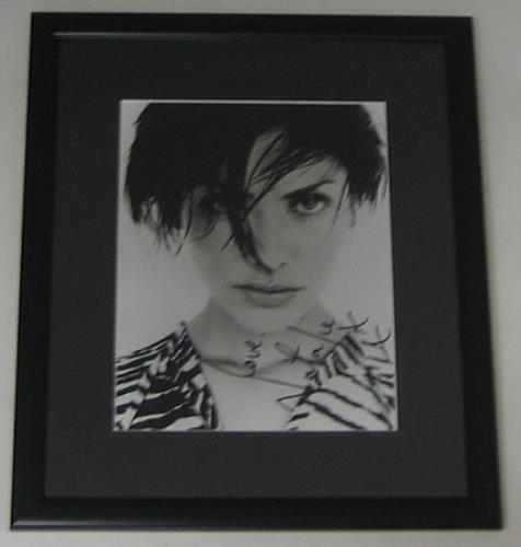 Natalie Imbruglia Framed Autographed Publicity Photograph memorabilia UK NTLMMFR365345