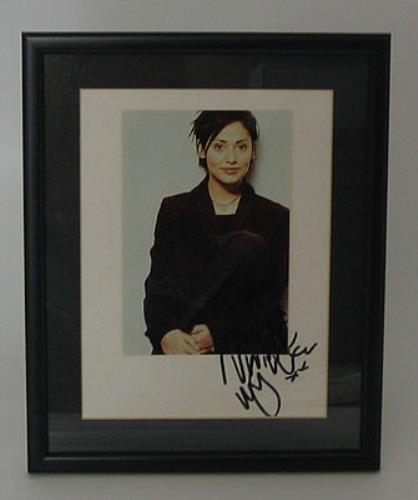 Natalie Imbruglia Framed Postcard - Autographed memorabilia UK NTLMMFR368765