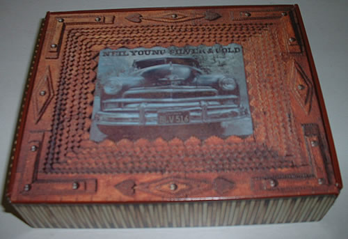 Neil Young Silver & Gold memorabilia US YOUMMSI200544