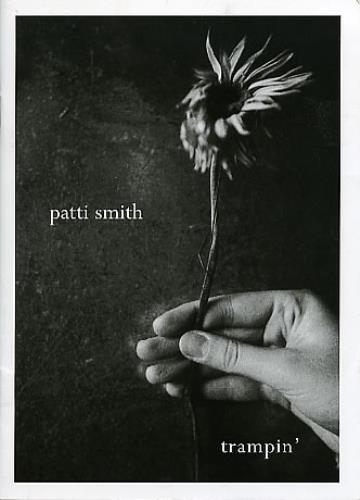 Patti Smith Trampin' book US PTIBKTR299465