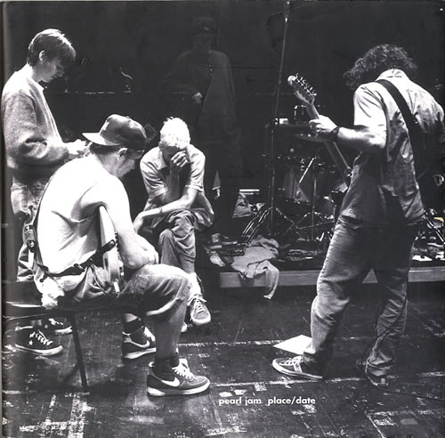 Pearl Jam Place/Date - EX book US PJABKPL590546