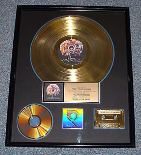Queen A Day At The Races award disc US QUEAWAD239833