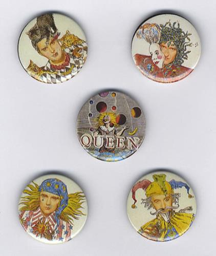 Queen Inneundo badge UK QUEBGIN377311