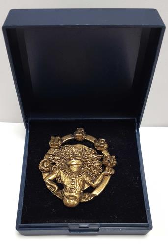 Queen Innuendo Badge - Golden memorabilia UK QUEMMIN245853