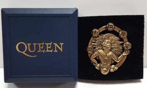 Queen Innuendo Badge - Golden memorabilia UK QUEMMIN245853