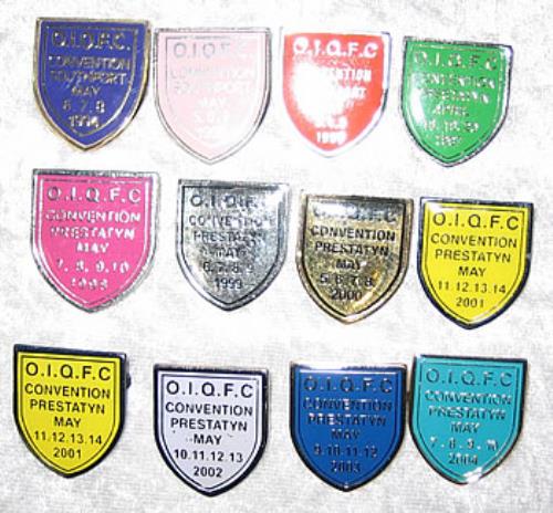 Queen Queen Convention badge UK QUEBGQU326479