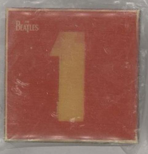 The Beatles 1 - enamel badge memorabilia UK BTLMMEN172630