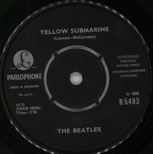 The Beatles Yellow Submarine 7" vinyl single (7 inch record / 45) Danish BTL07YE754732