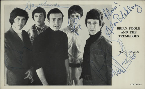 The Tremeloes Fully Autographed Photocard memorabilia UK TREMMFU642462