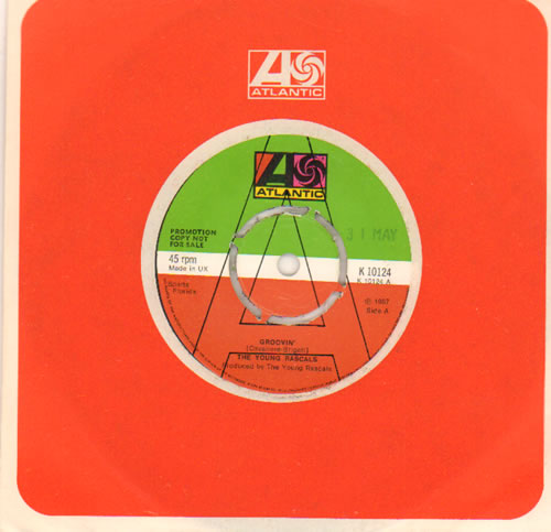 The Young Rascals Groovin' 7" vinyl single (7 inch record / 45) UK YRC07GR640771