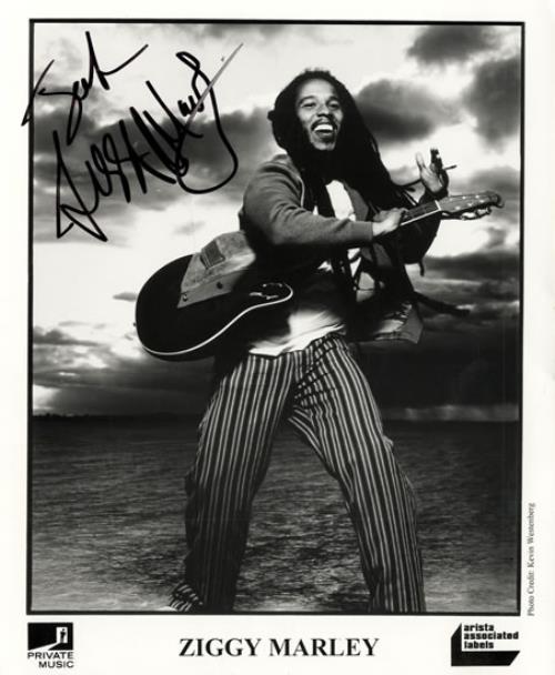 Ziggy Marley Signed Photograph photograph US ZGMPHSI555278